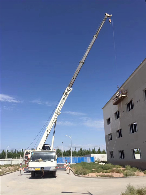 宿城区“轻装强干”—— 吊车的 “轻量化臂架” 技术